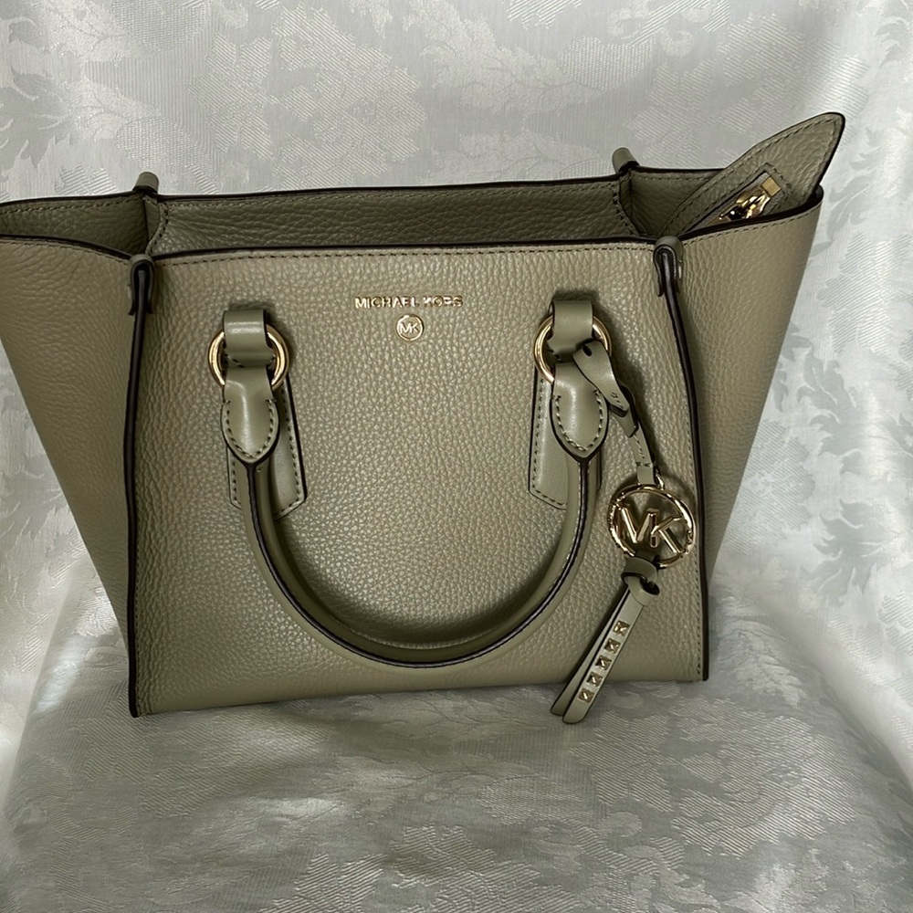 Michael Kors Medium Kris Satchel Like New Condition NEW PRICE